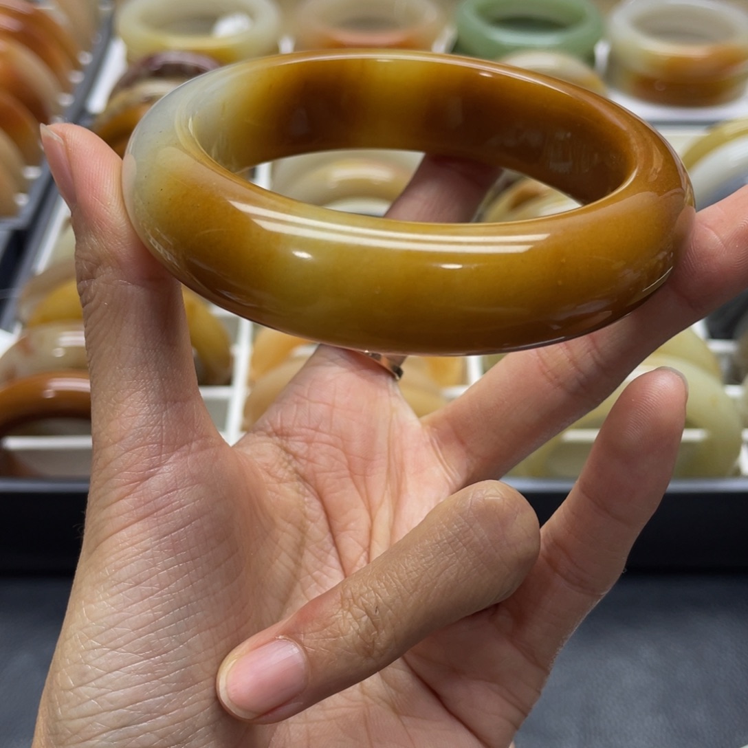 石英质玉手镯未镶嵌傅***妈