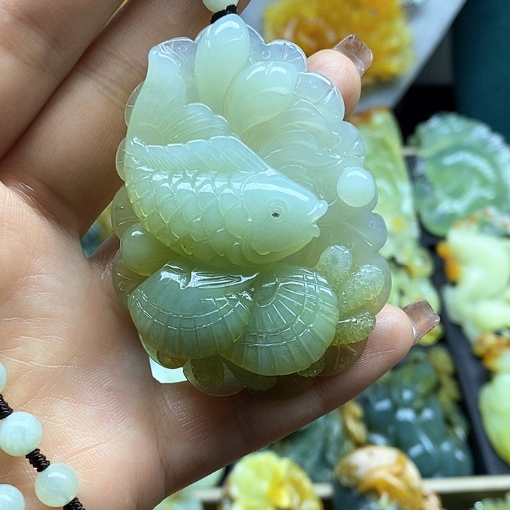 蛇纹石玉挂件未镶嵌