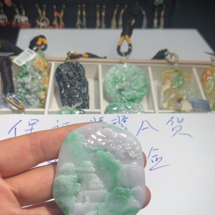 翡翠未镶嵌颈饰挂件