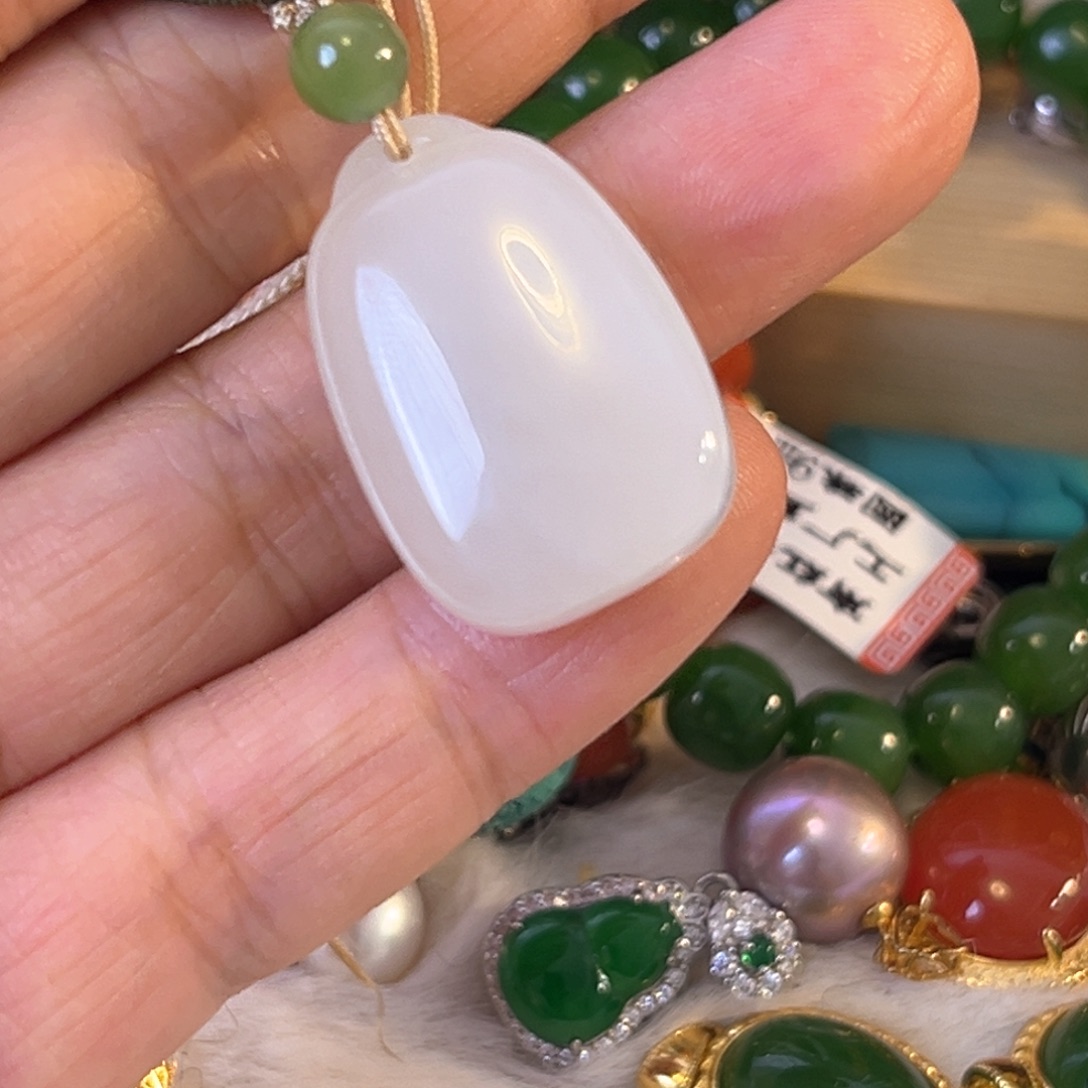 和田玉未镶嵌车挂