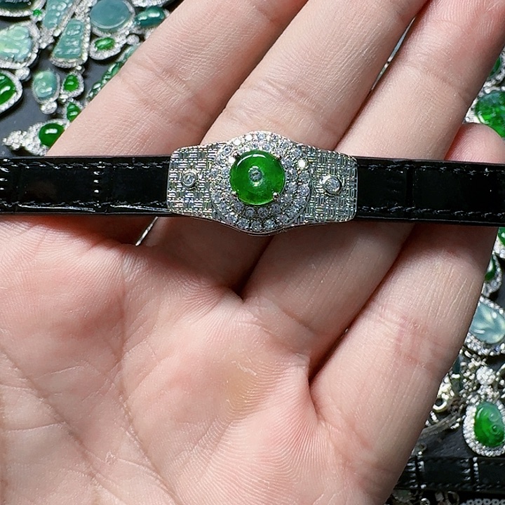 翡翠颈饰未镶嵌天然A货翡翠放漏