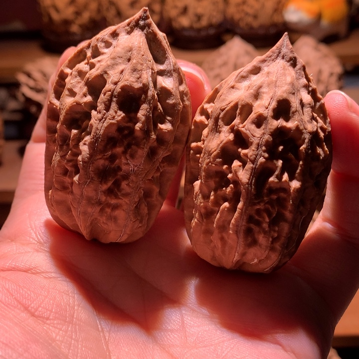 文玩核桃吊坠楸玥核63