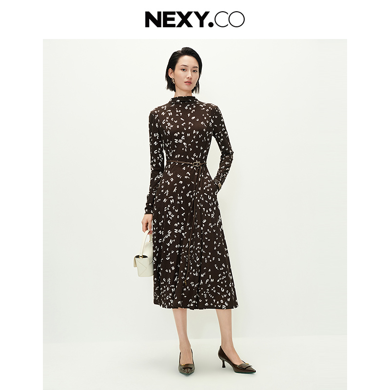 NEXY.CO/奈蔻碎花显瘦气质中长款收腰印花秋冬连衣裙XF06183A7