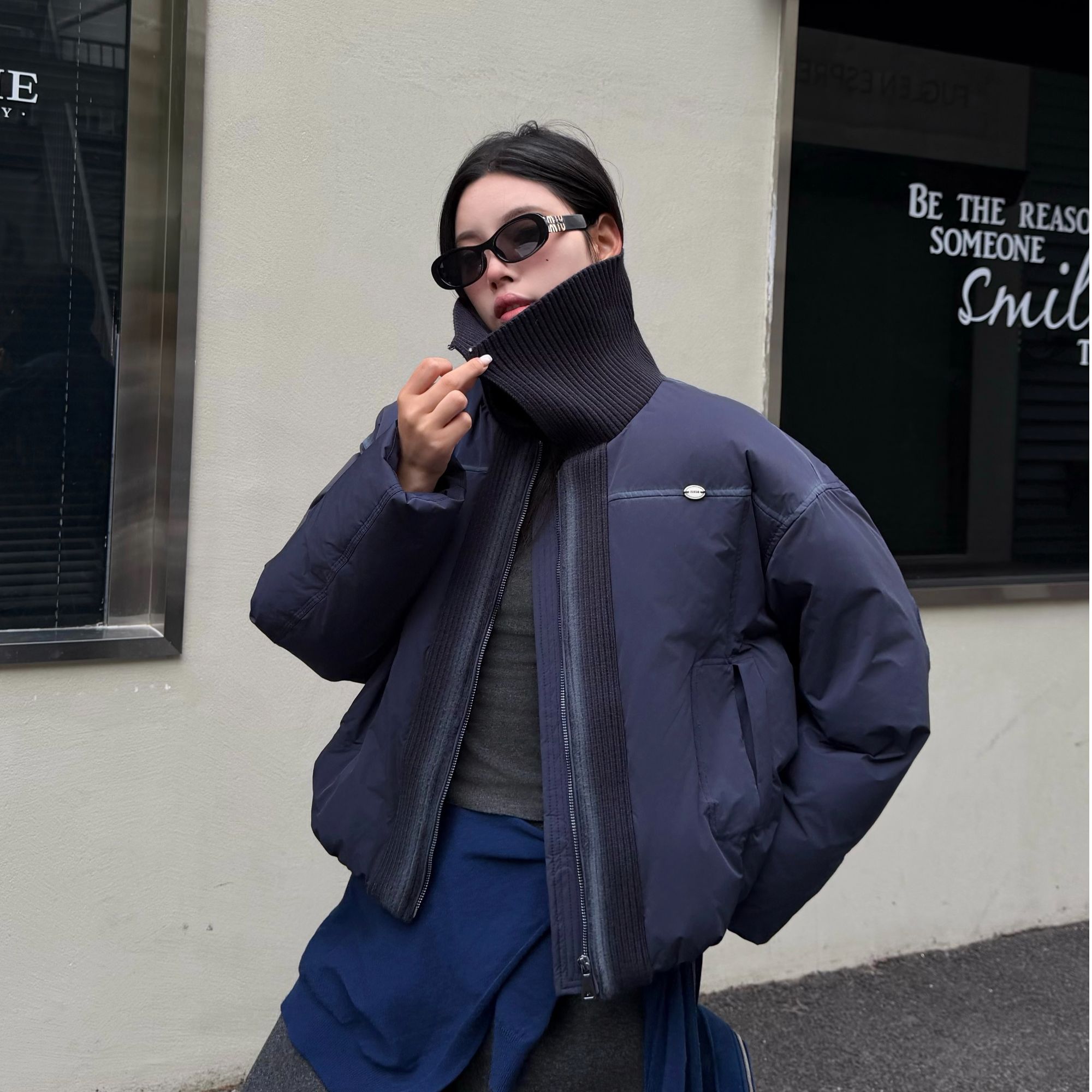 FEMCEO 25新款绒子含量90%喷绘个性时尚加厚纯色常规翻领羽绒服