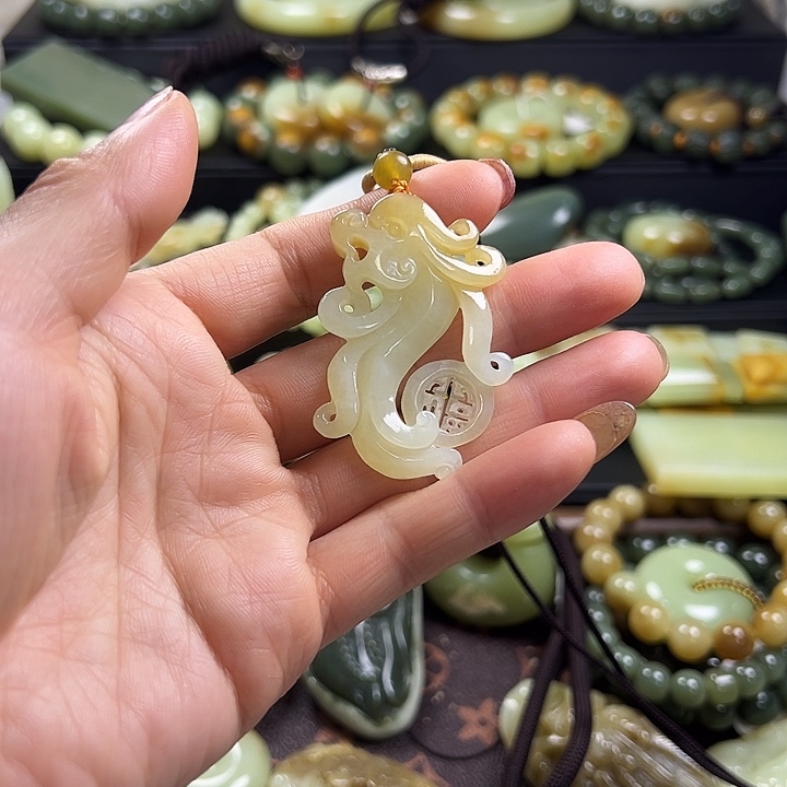 岫岩老玉（透闪石质玉）未镶嵌颈饰