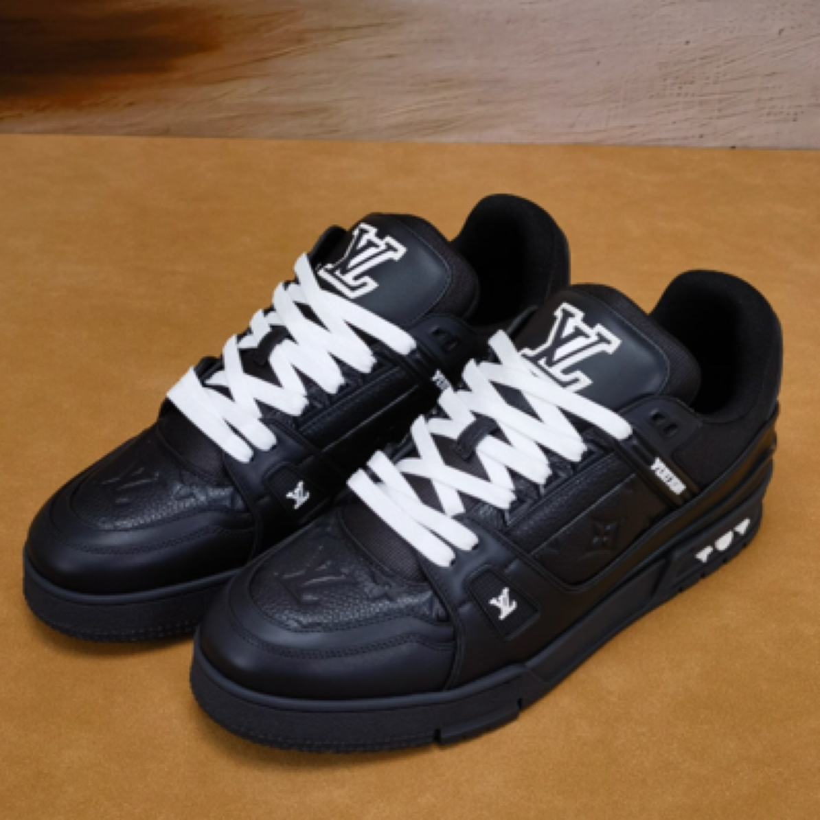 未使用 LouisVuitton/路易威登 黑武士trainer板鞋