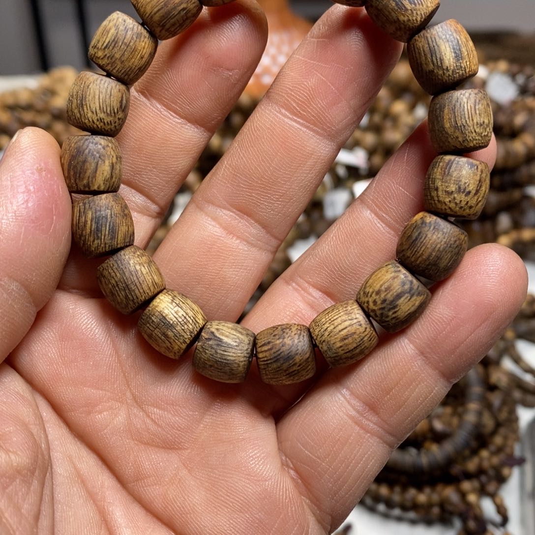 沉香木手串賀*鼓珠单圈手串