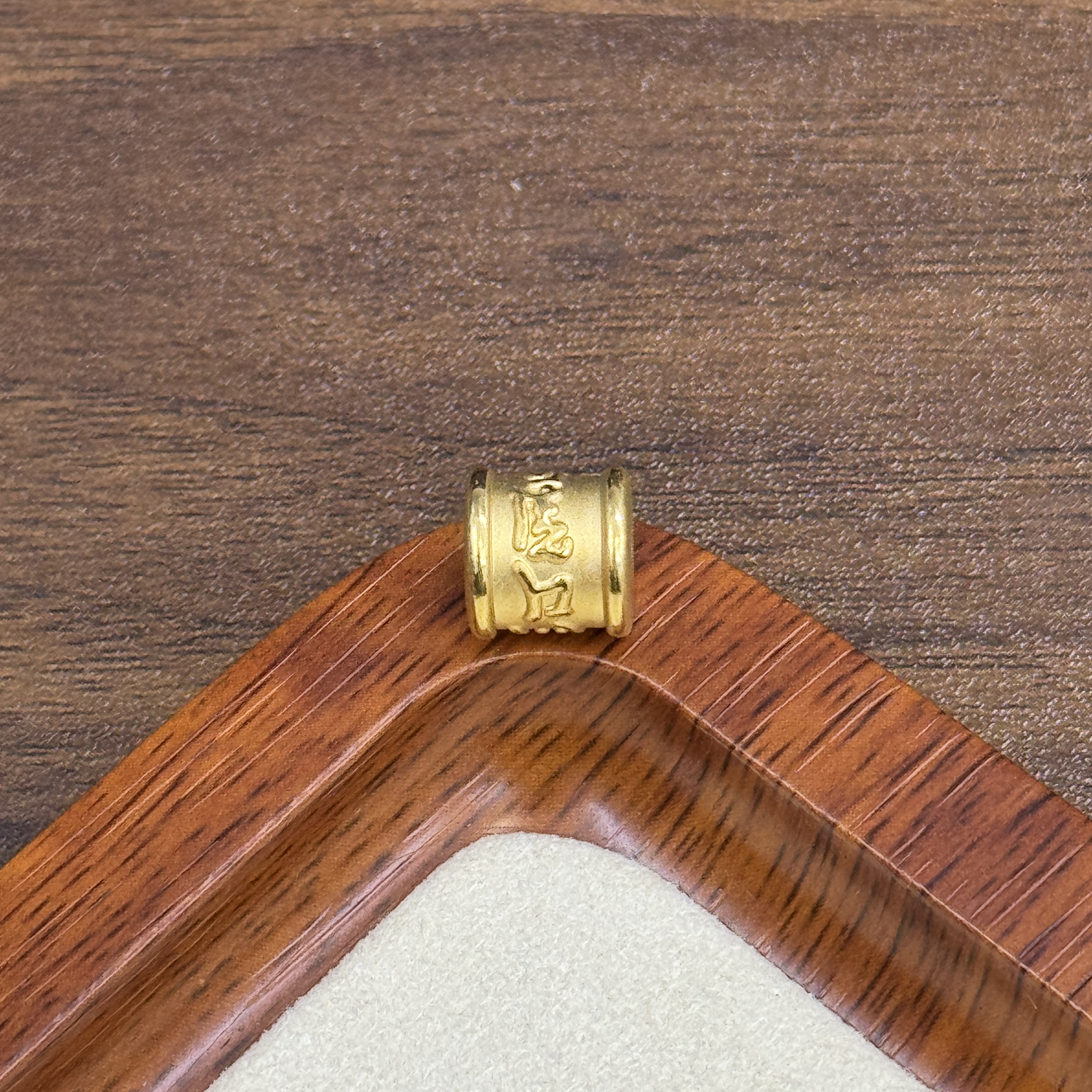 辉通黄金足金999-9mm六字真言桶珠DP2360-0950