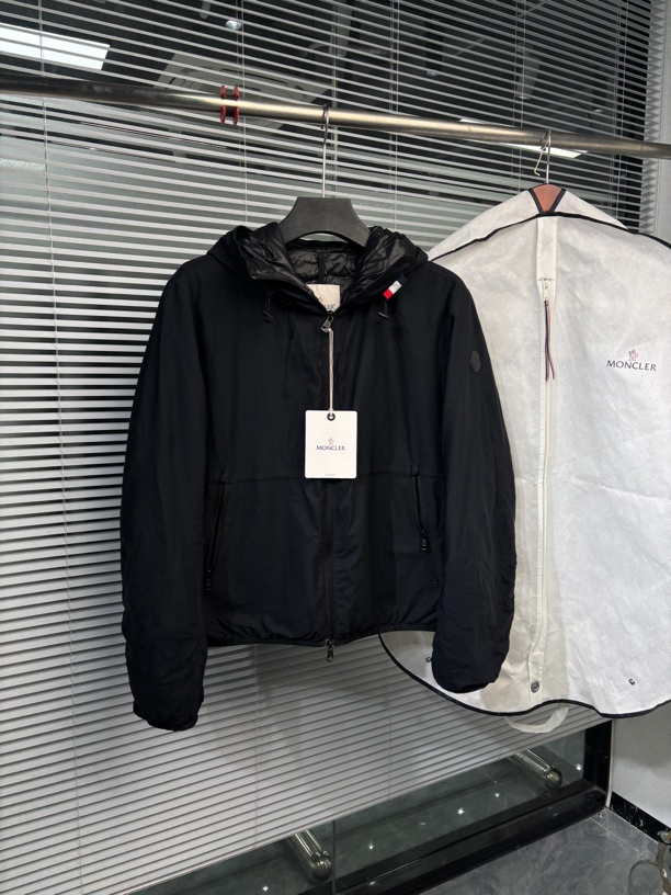 99新 MONCLER 盟可睐 vivier系列渐变面料 薄款羽绒服 3码 ko0989
