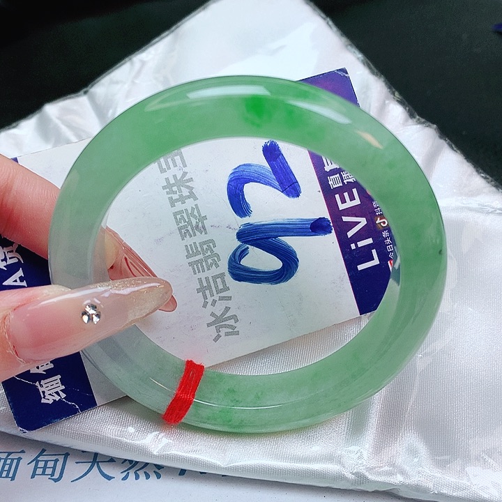 翡翠手镯未镶嵌缅甸天然a货翡翠手镯
