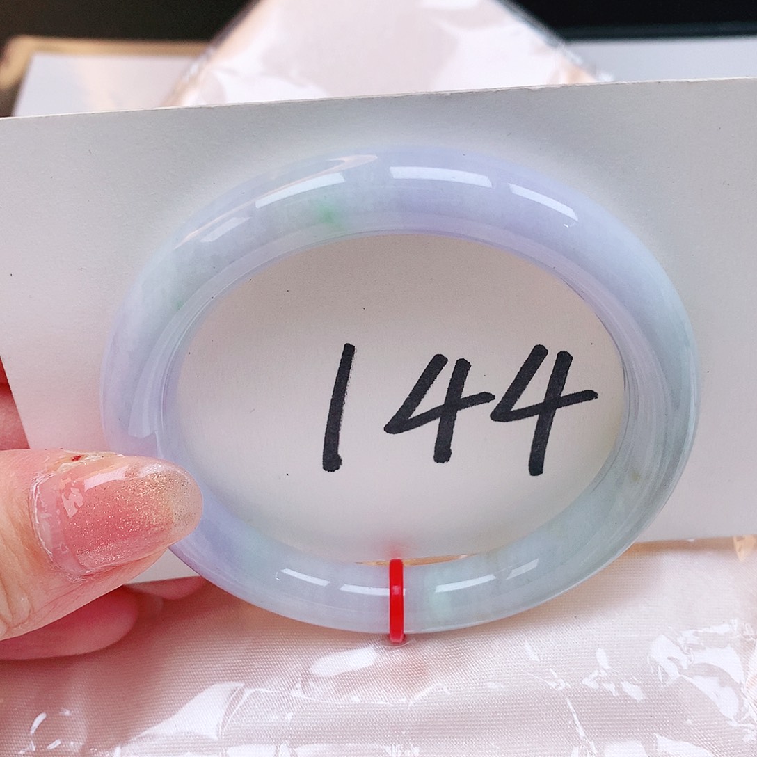 翡翠手镯未镶嵌翡翠