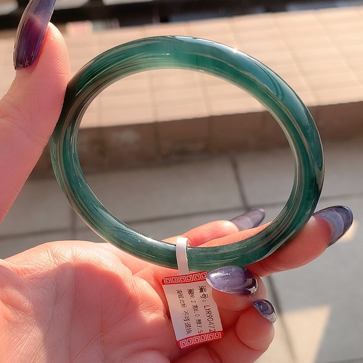 ୧****翡翠未镶嵌手镯5859