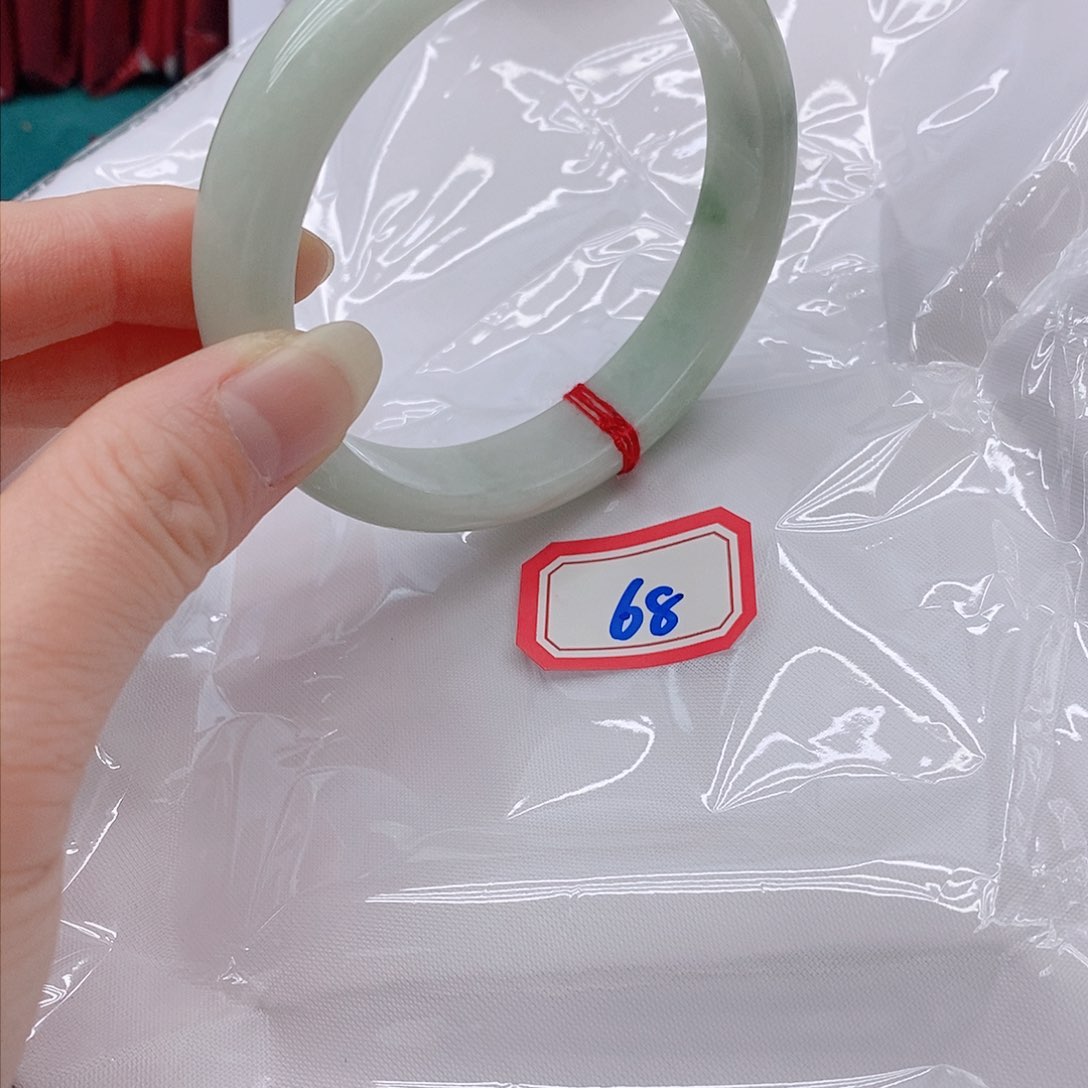 翡翠手镯未镶嵌丫**辰68888888