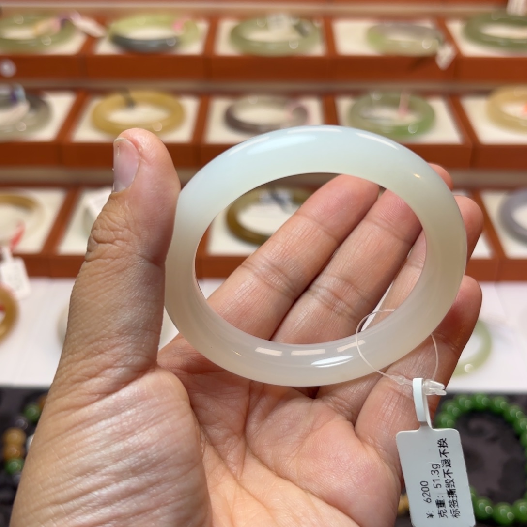 和田玉未镶嵌手镯冰白手镯