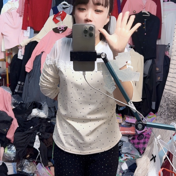 衣服手啦啦啦啦啦，啦啦