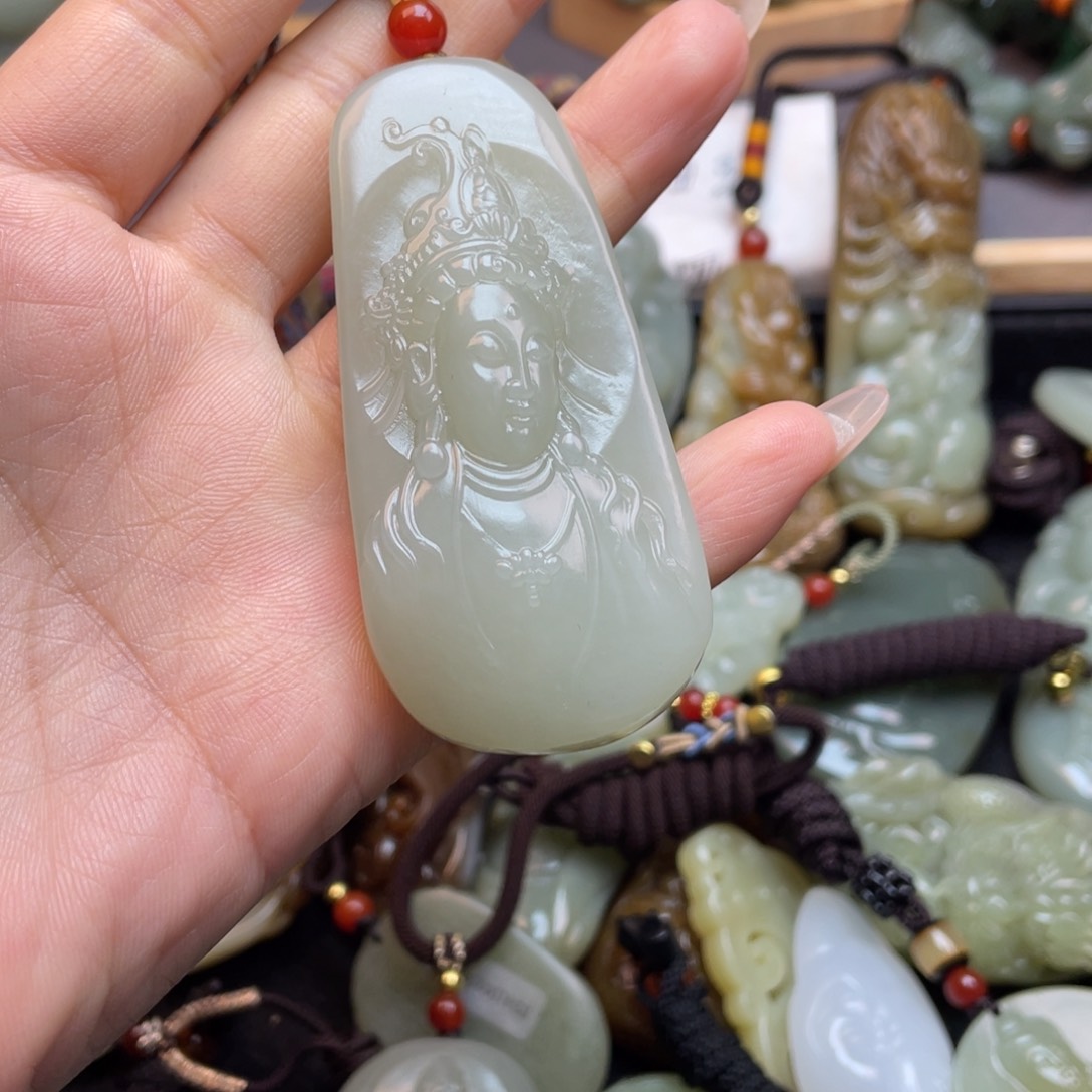 和田玉颈饰未镶嵌