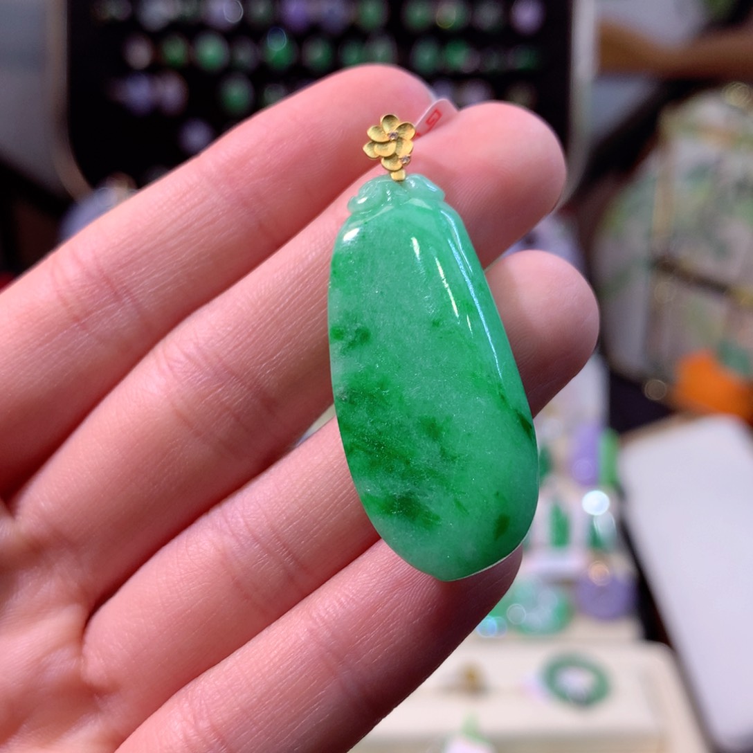 翡翠颈饰18K金镶嵌翡翠