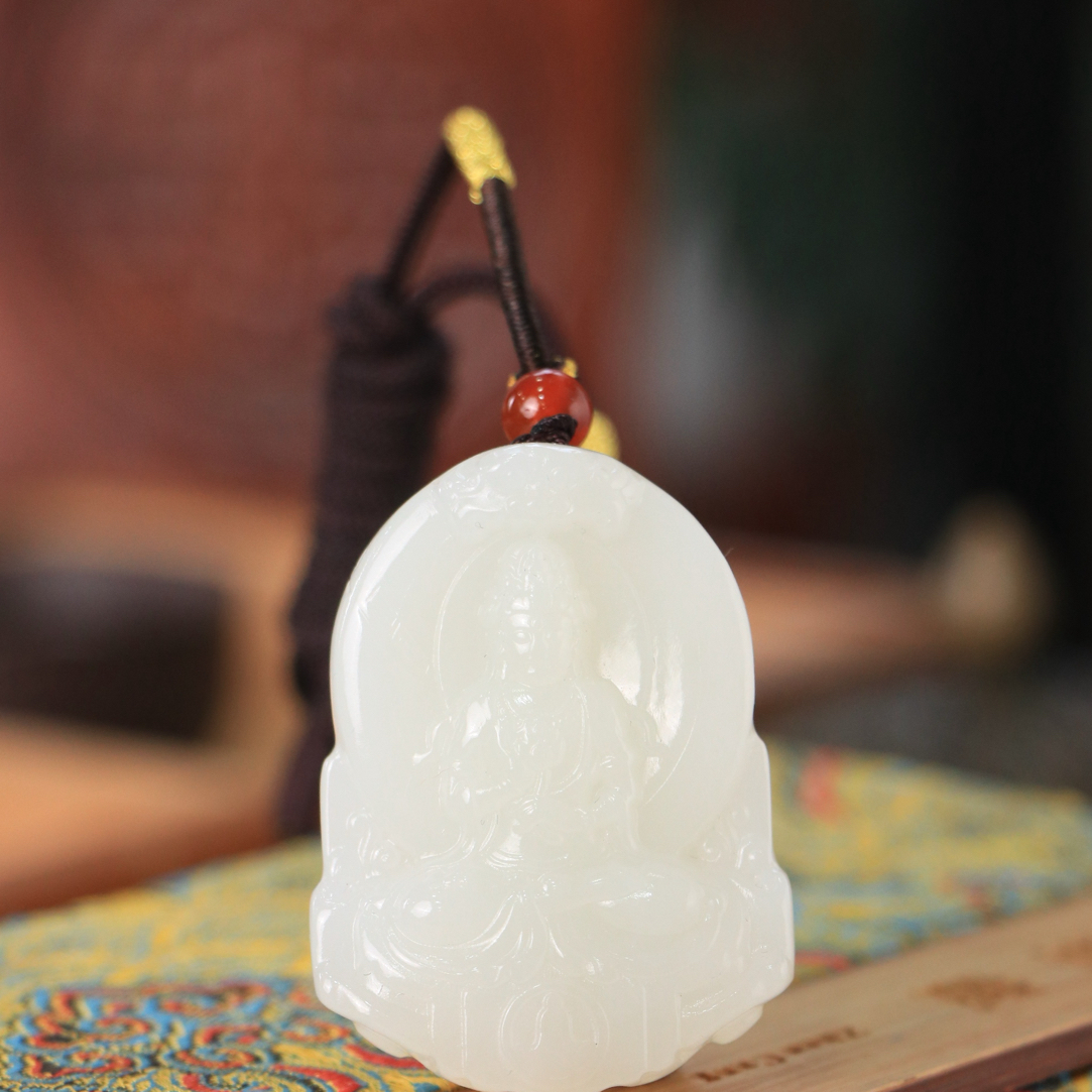 新疆和田玉山料雕刻观音玉质细腻油润十足佩戴大气