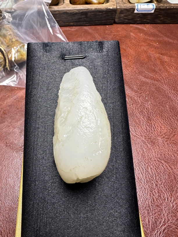 和田玉戈壁羊脂料66克