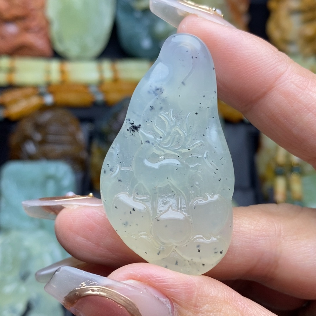 蛇纹石玉未镶嵌颈饰