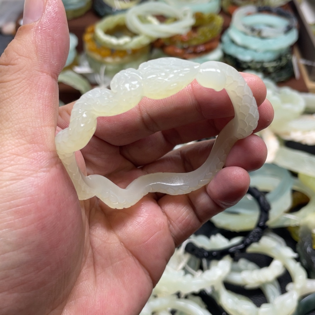 欢****蛇纹石玉未镶嵌手镯