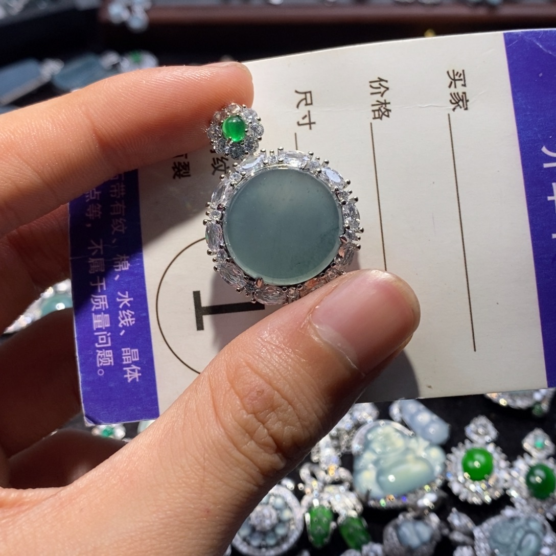 翡翠未镶嵌颈饰翡翠