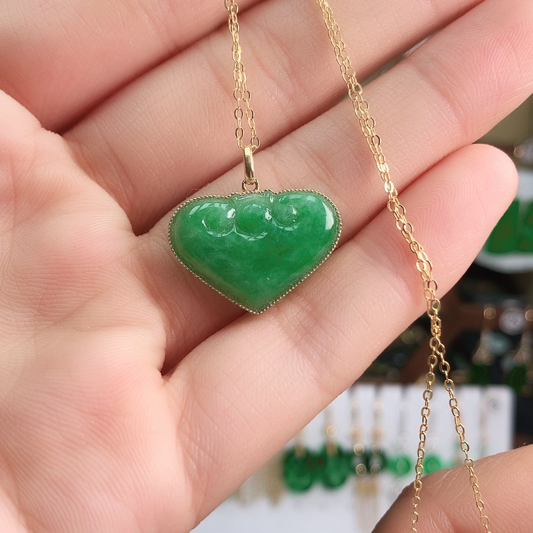 翡翠吊坠(赠链)18K金镶嵌吊坠