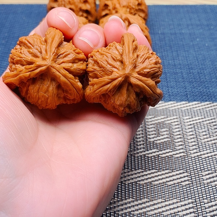 对***碰文玩核桃吊坠三棱