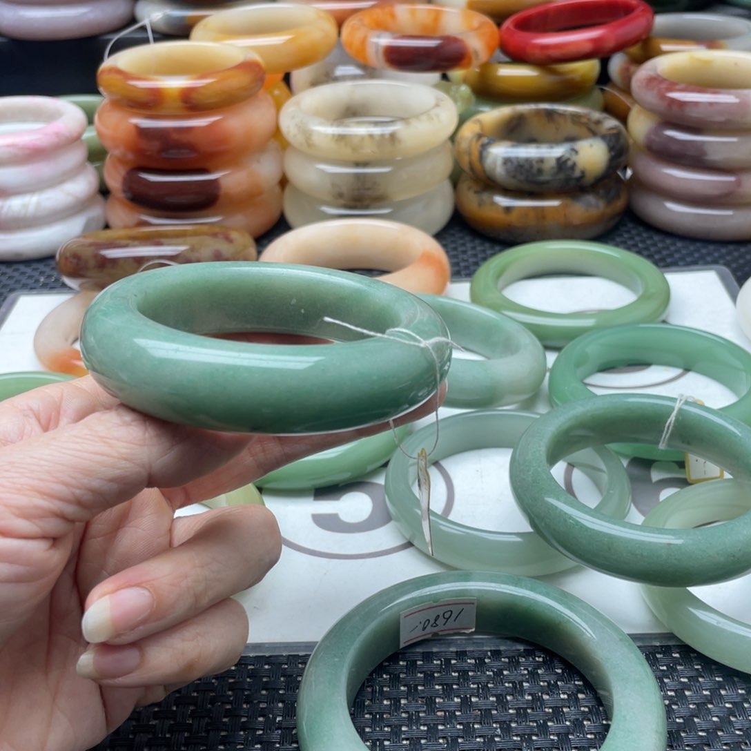 石英质玉未镶嵌手镯