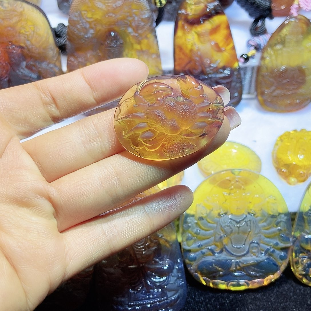 琥珀颈饰未镶嵌螃蟹