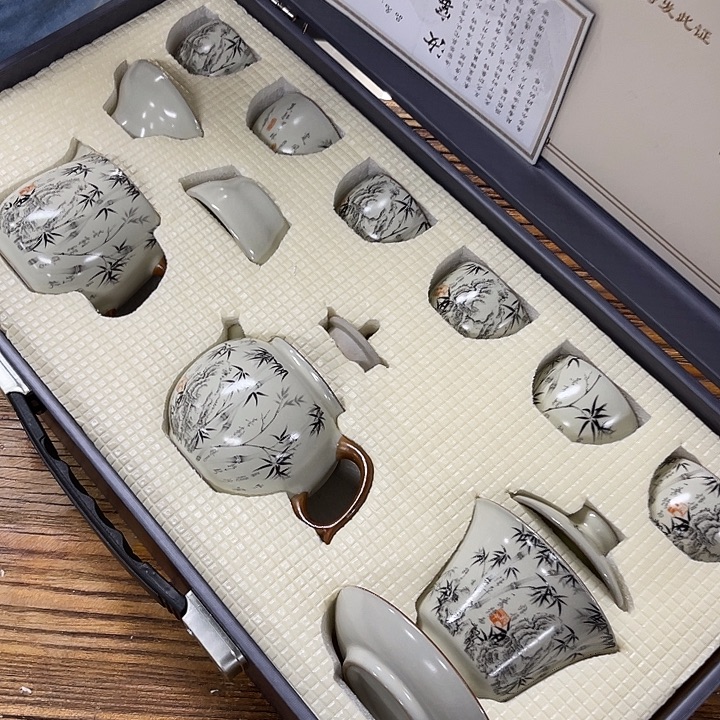 孤品茶具套装等。        