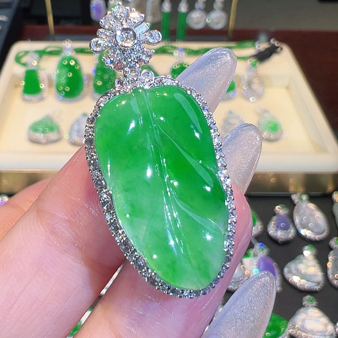 翡翠吊坠(不含链)18K金镶嵌翡翠