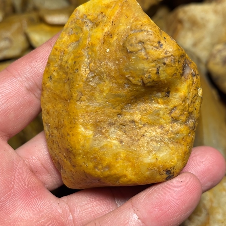 田黄石140克昌化田黄石