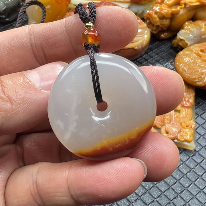 石英质玉（黄龙玉）颈饰未镶嵌