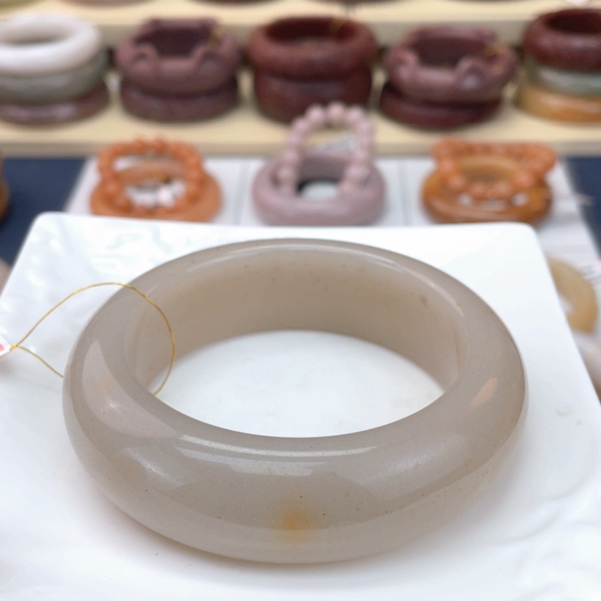 【闪购商品】石英质玉手镯未镶嵌