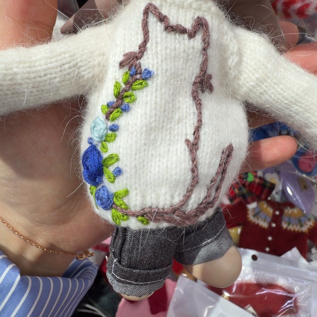 似***m白色手工刺绣毛衣，不带娃