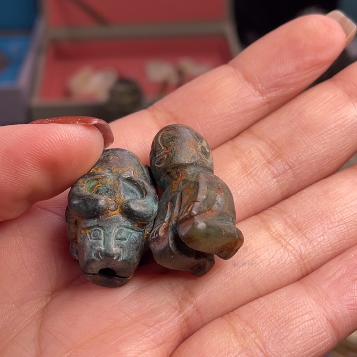 用***8和田玉未镶嵌颈饰