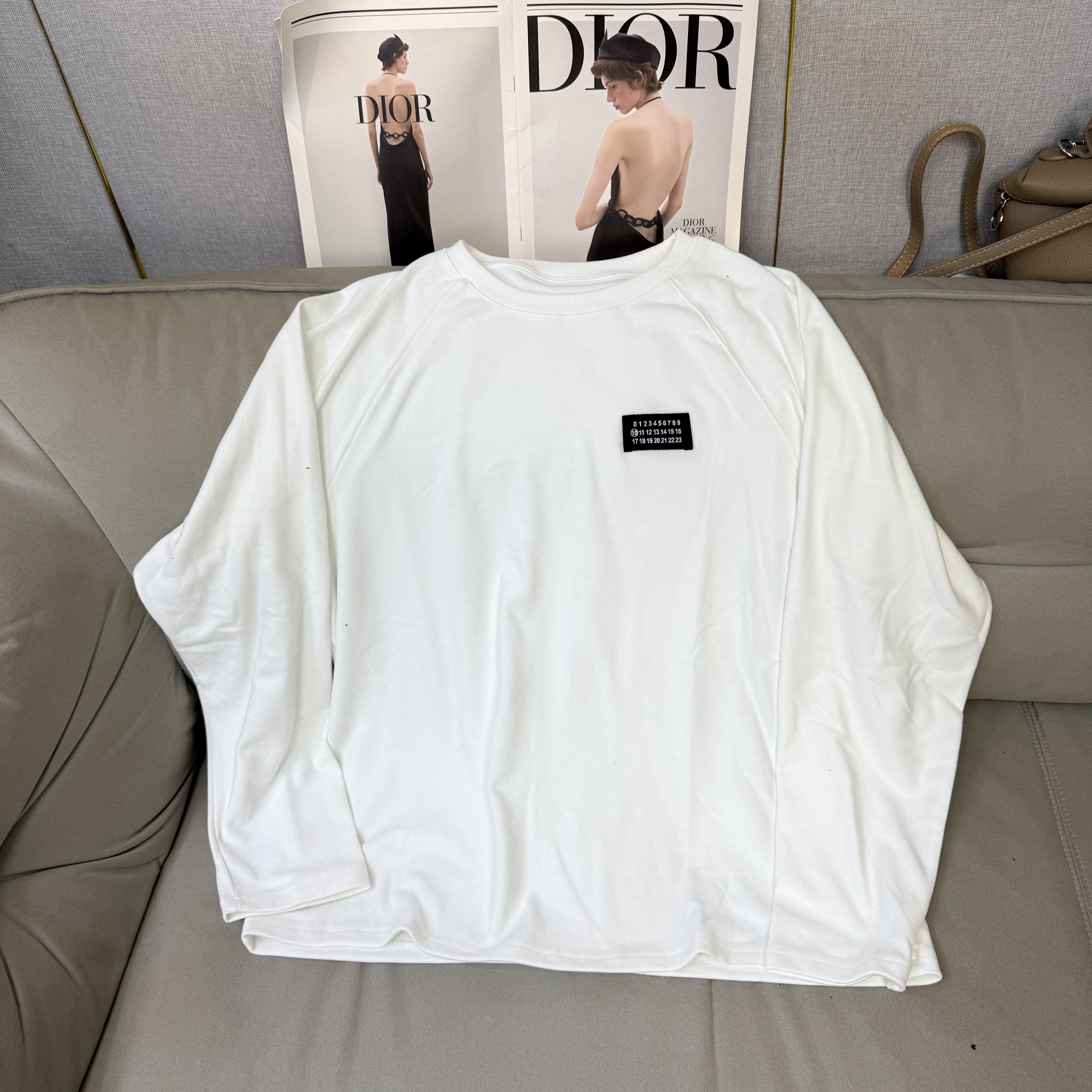 百搭圆领贴标磨毛上衣80630