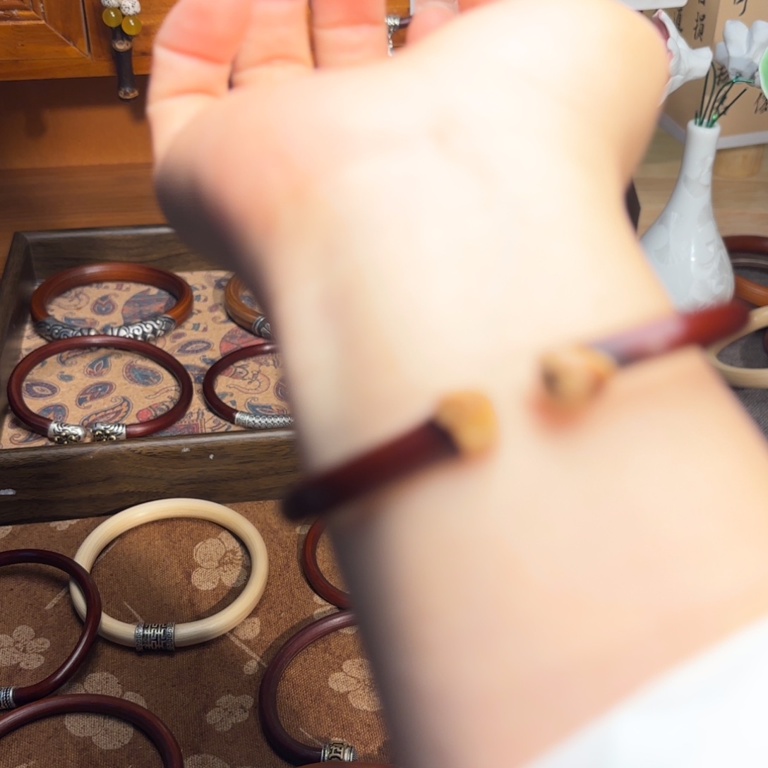 帽***淇木质非金属鸡血藤手镯