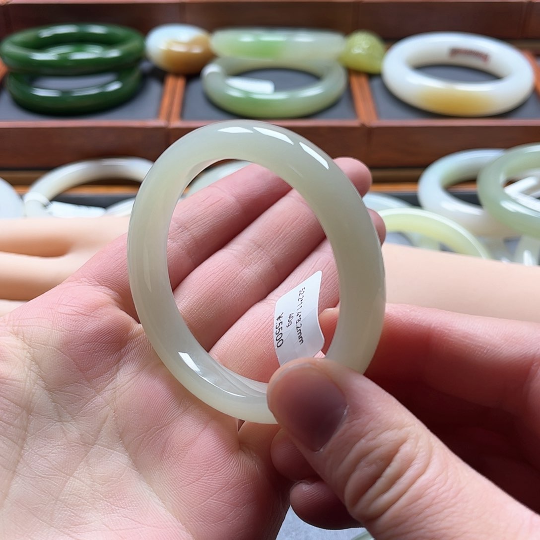 和田玉手镯未镶嵌冬****