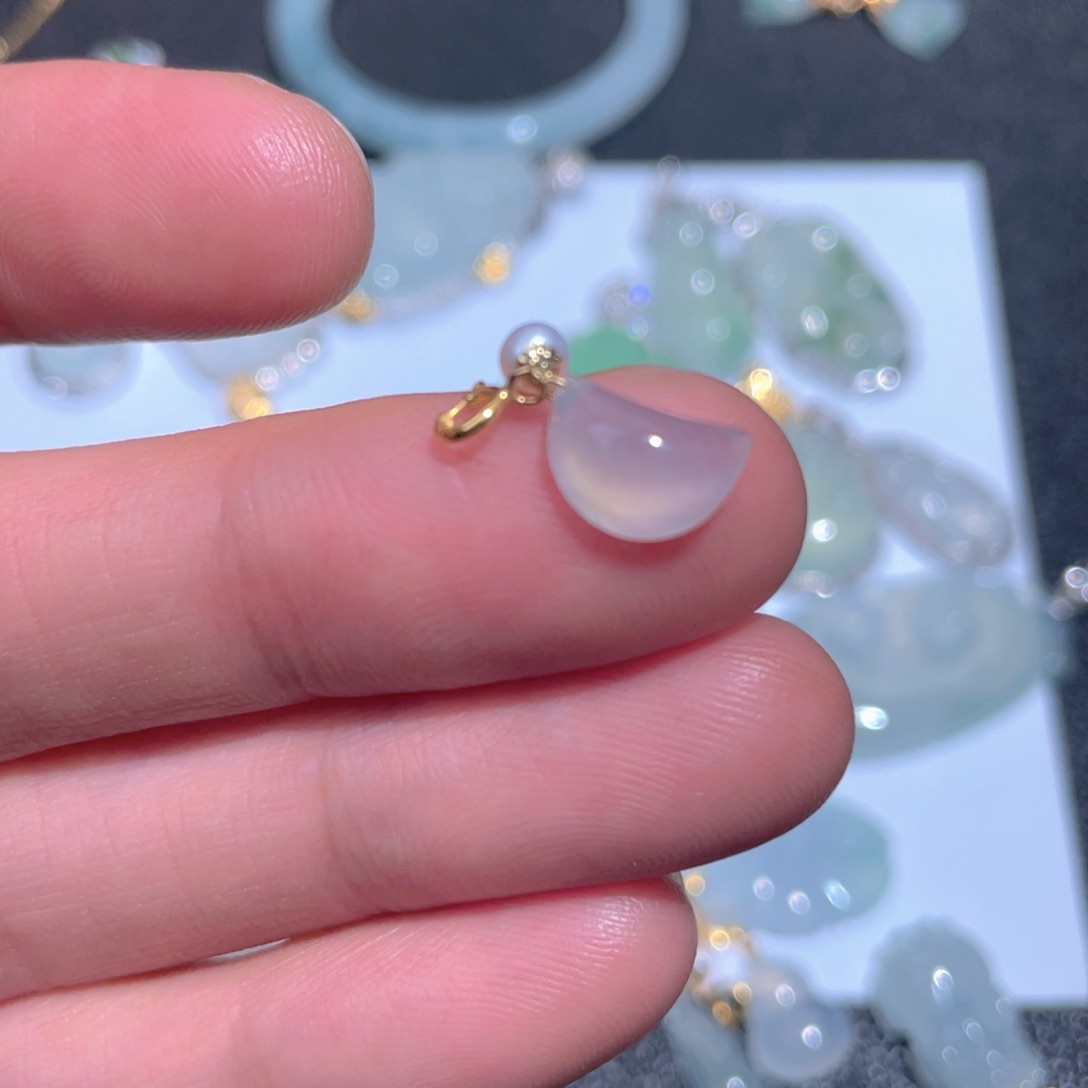 翡翠颈饰18K金镶嵌翡翠 