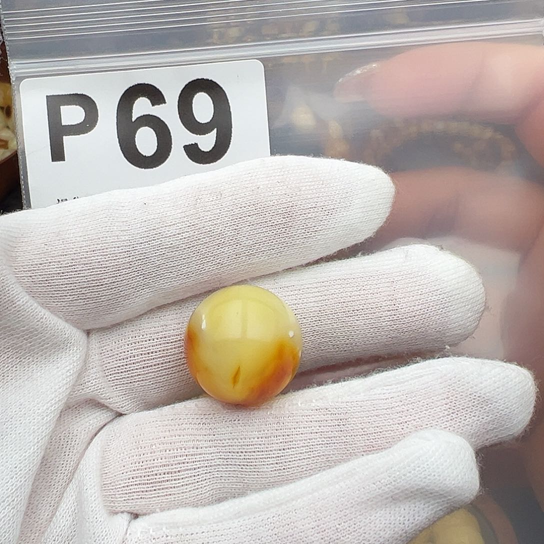 曾***何琥珀未镶嵌裸石微瑕20