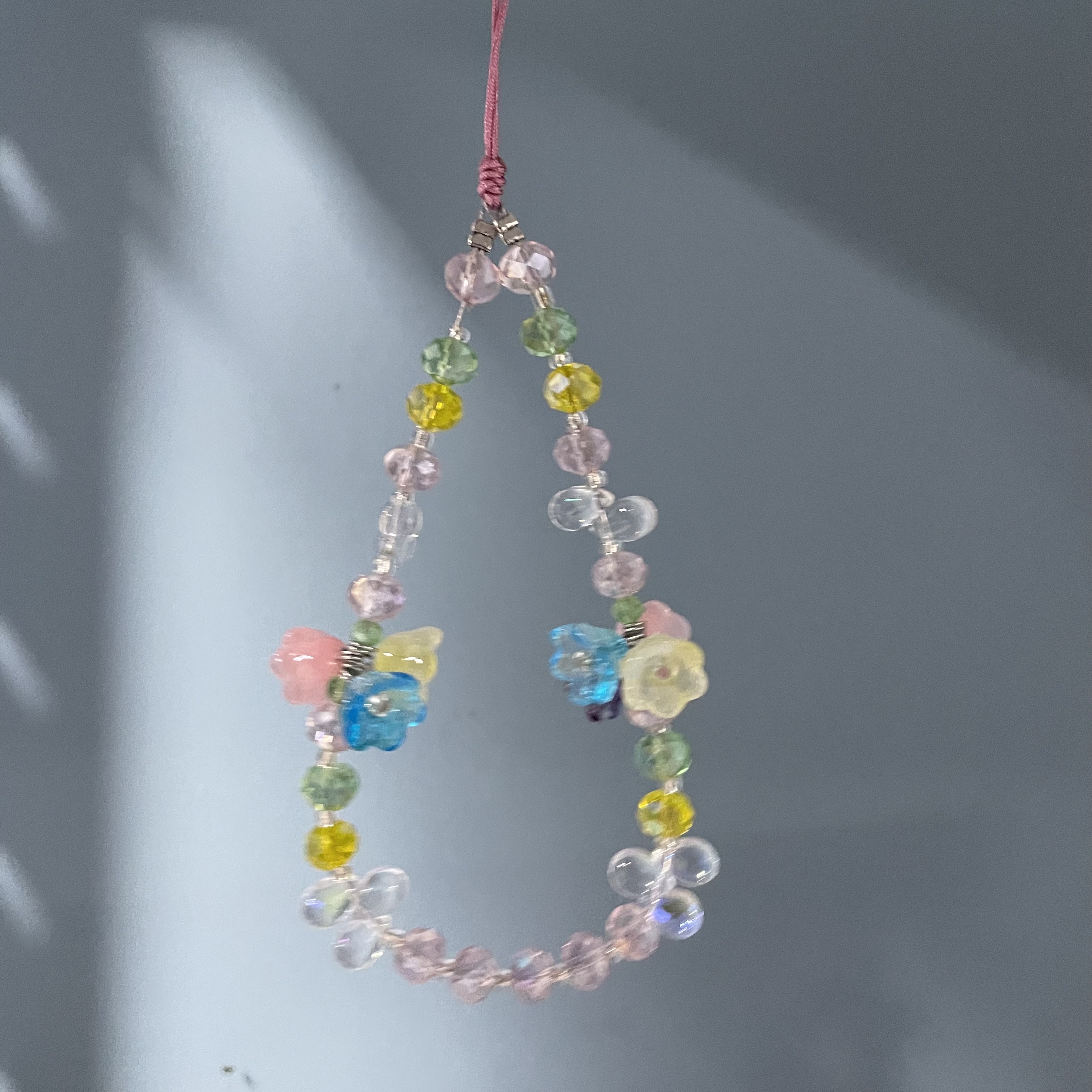 绳款粉色花簇款手机链H505