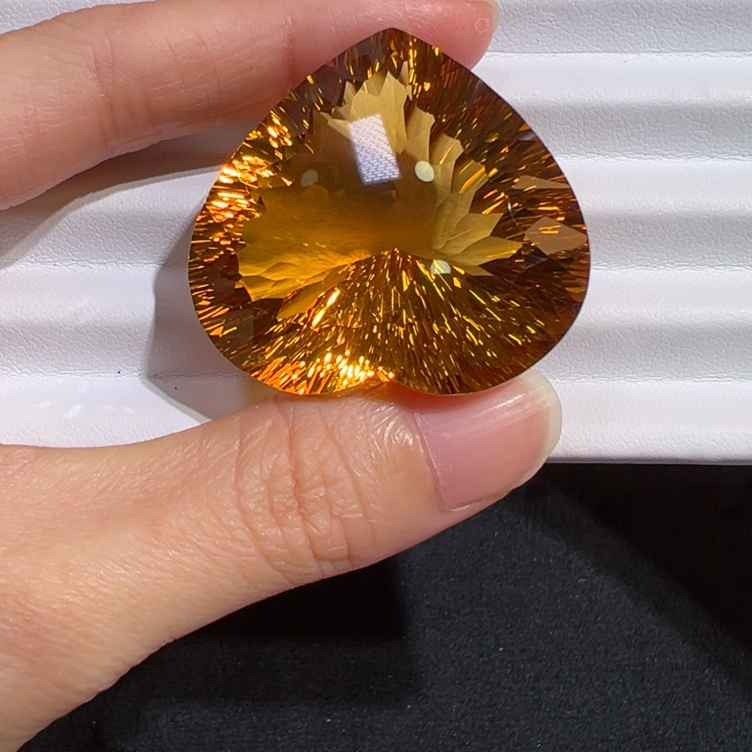 晚****珠宝半成品未镶嵌黄晶126.9ct暴力黄