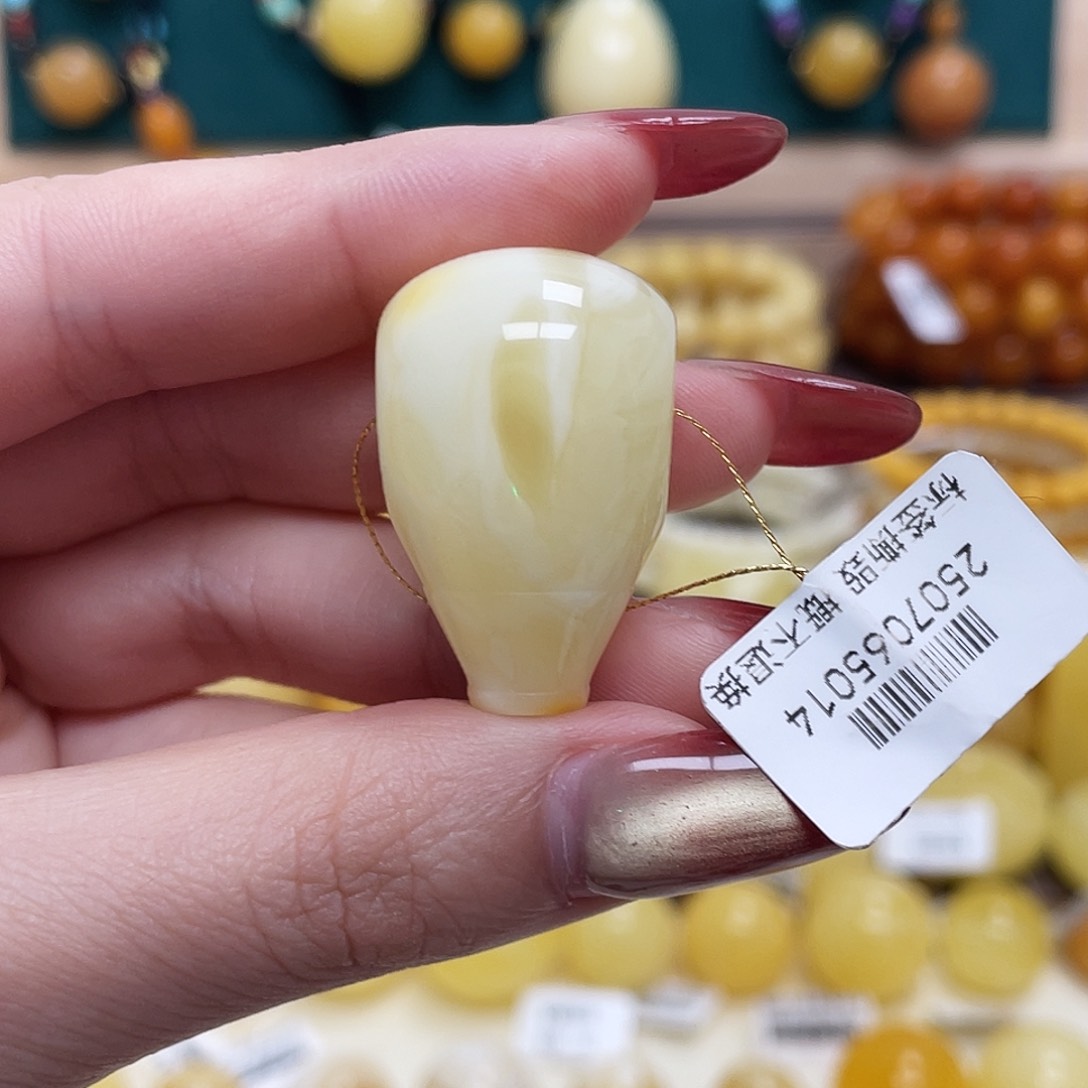 蜜蜡未镶嵌珠宝奇石19.8*31.2*19.7mm三通沁色