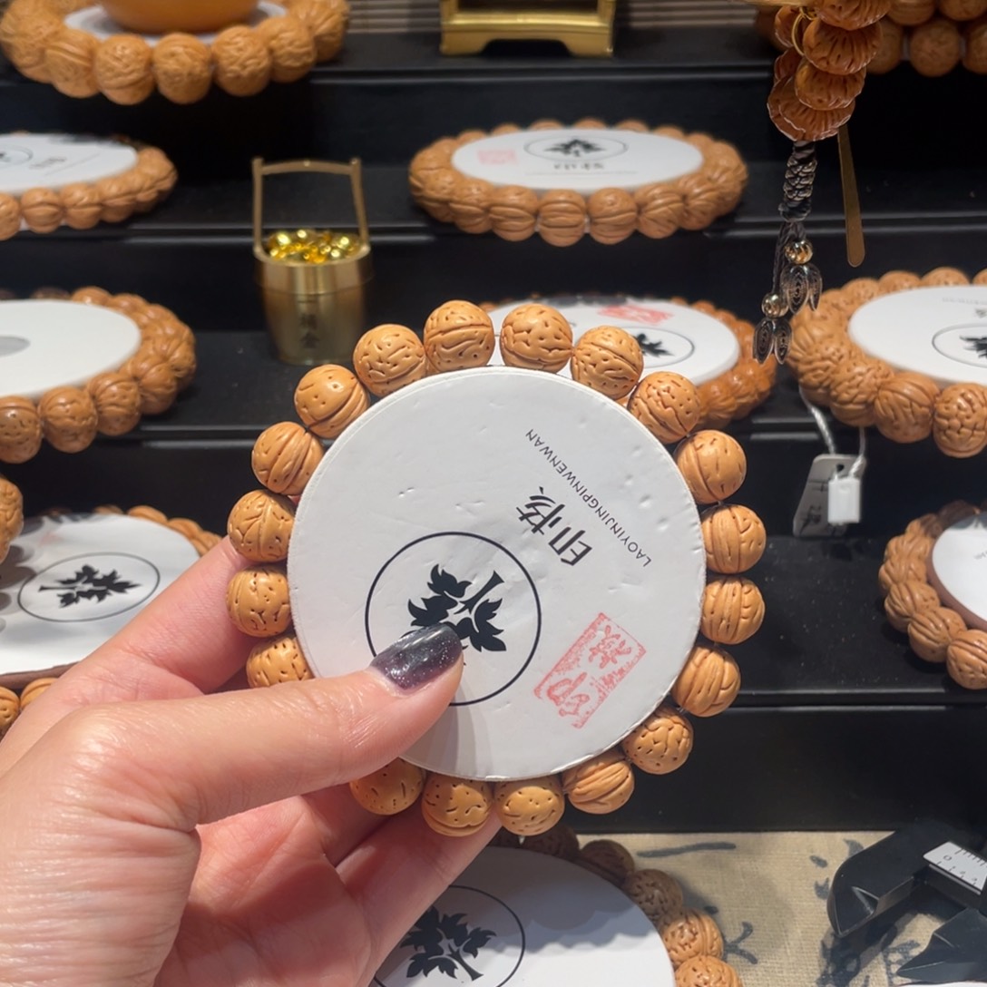 大****桃核吊坠黄桃一道筋