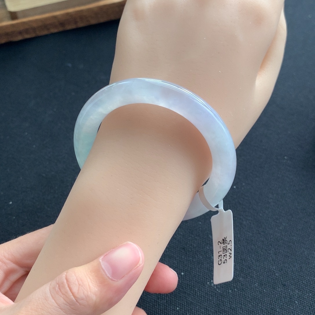 翡翠手镯未镶嵌翡翠