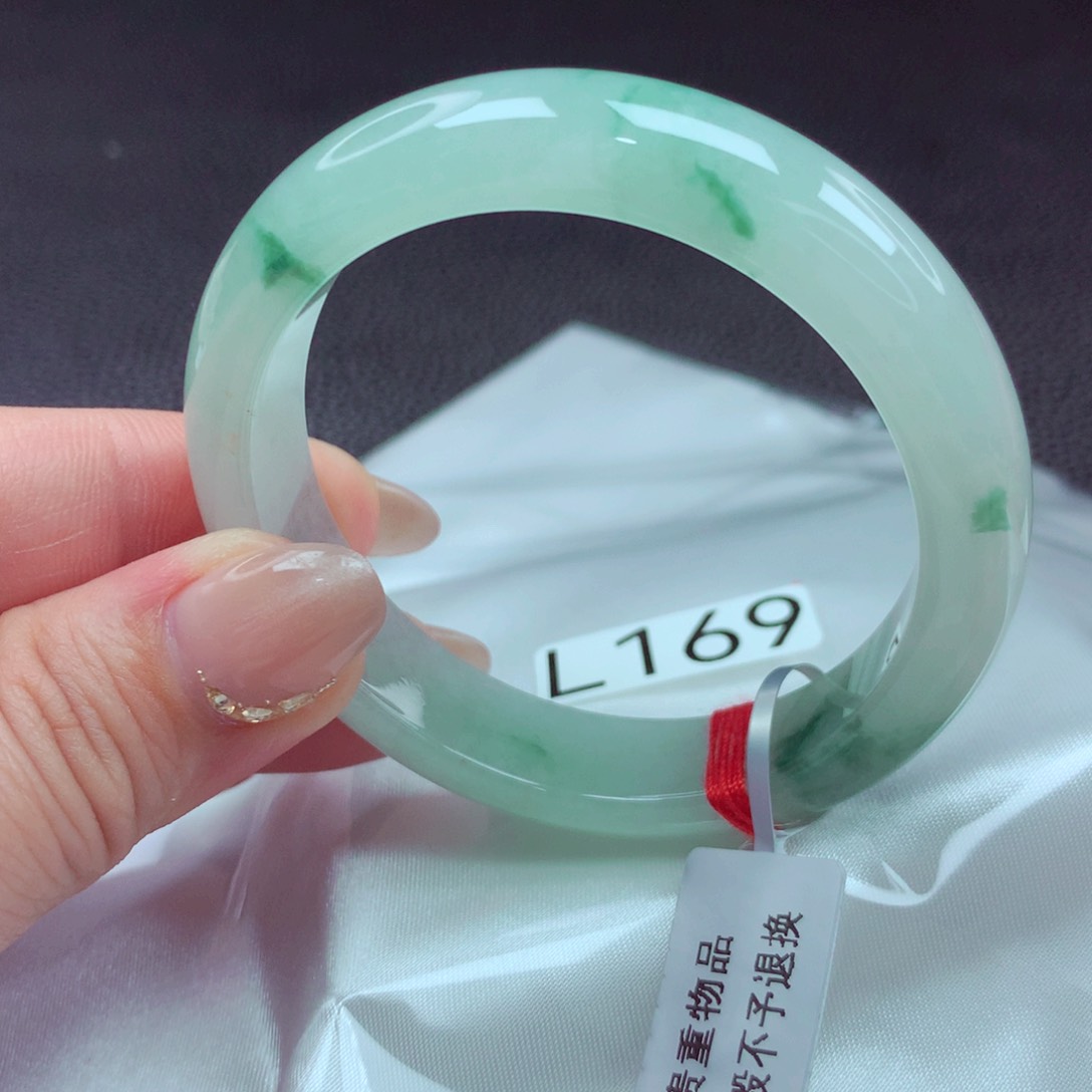 翡翠手镯未镶嵌手镯88