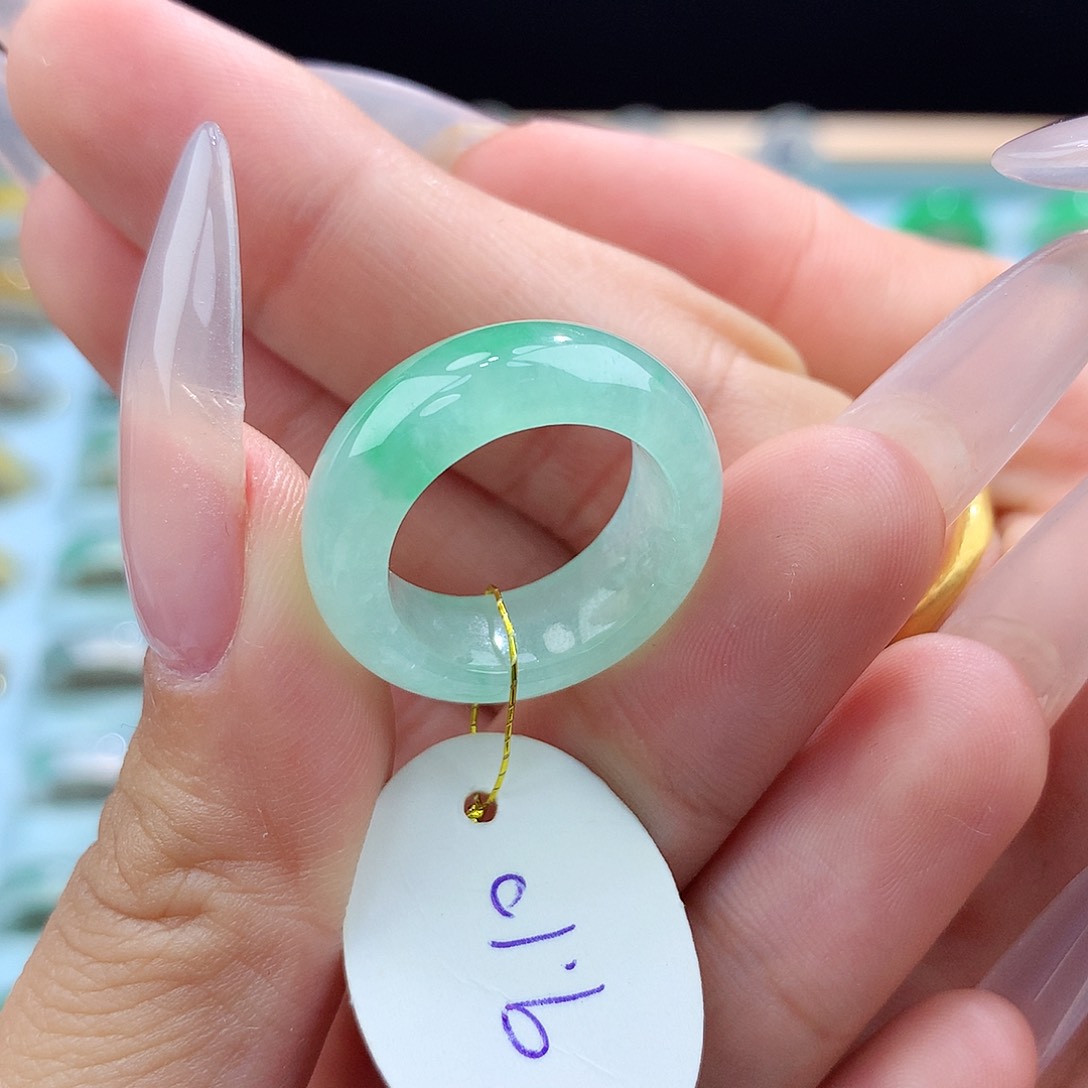 翡翠戒指未镶嵌9-10圈