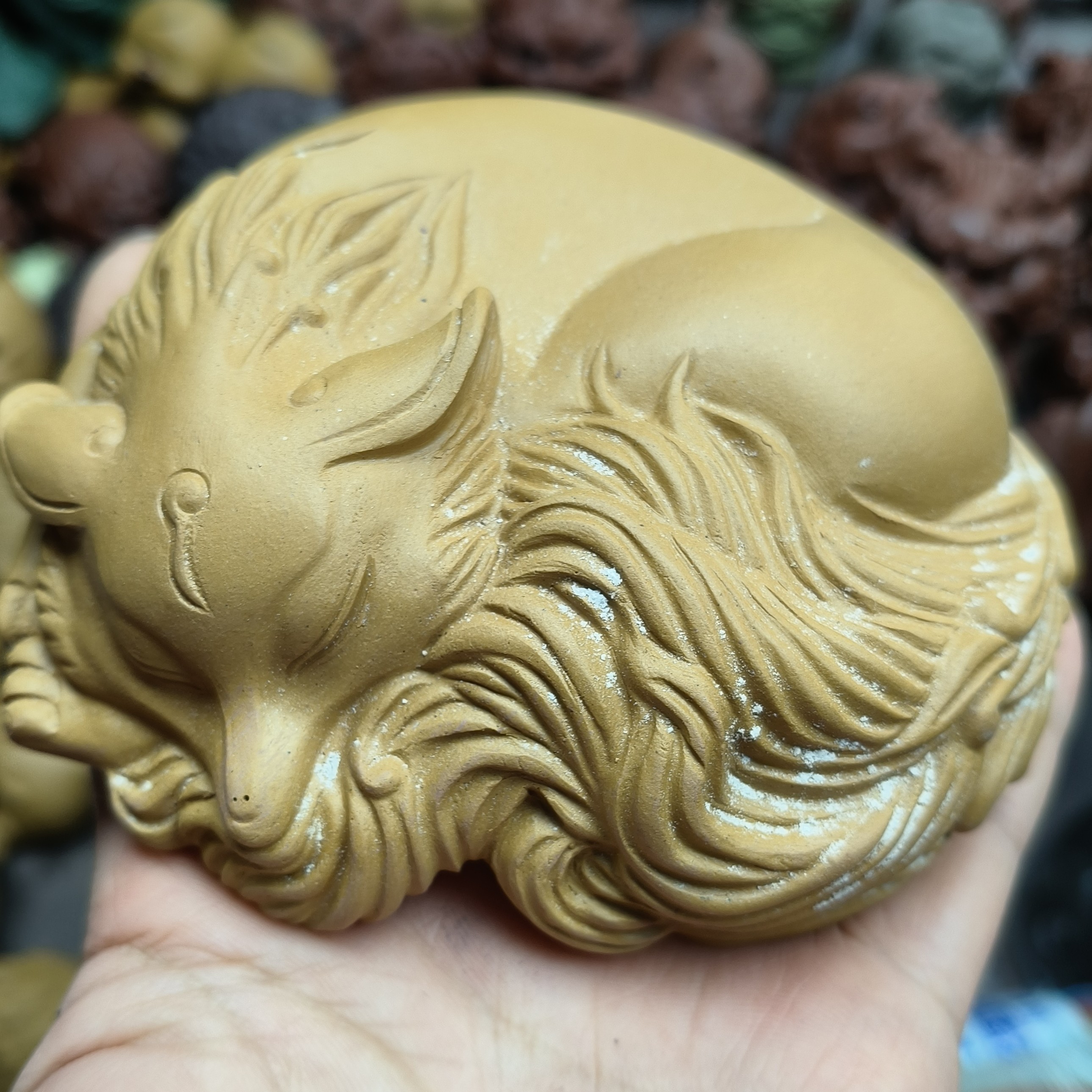 原矿黄段泥手工宜兴紫砂九尾灵狐茶宠摆件